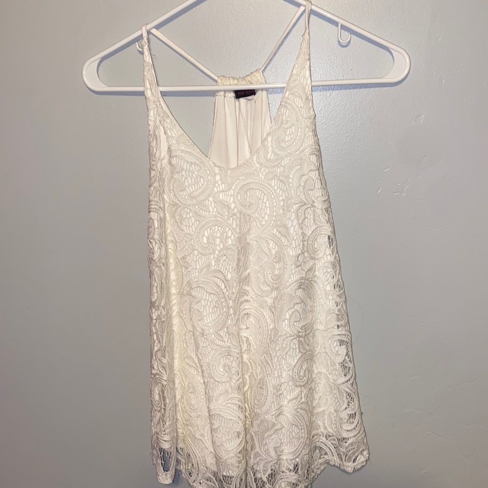 White lace tank top ! 🤍🤠